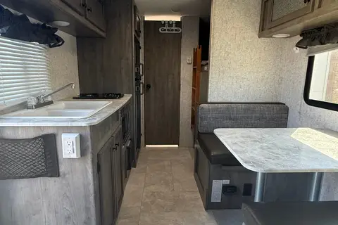 Van's Coachmen Apex Nano 185 BH Travel Trailer