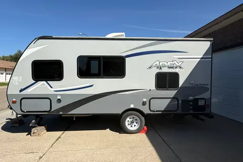 Van's Coachmen Apex Nano 185 BH Travel Trailer