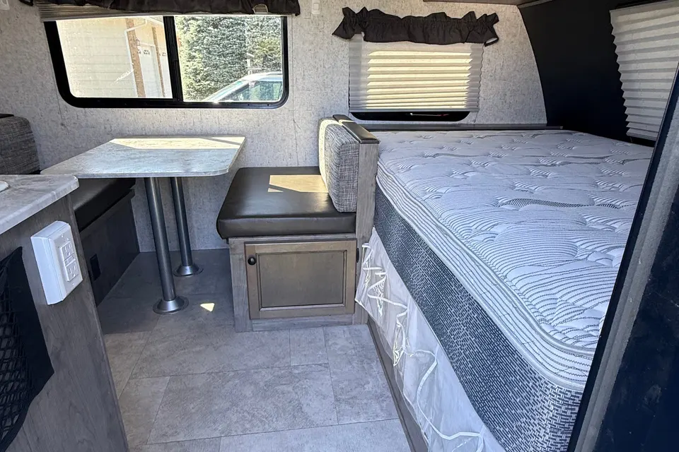 Van's Coachmen Apex Nano 185 BH Travel Trailer