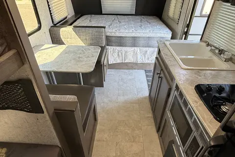 Van's Coachmen Apex Nano 185 BH Travel Trailer