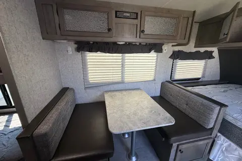 Van's Coachmen Apex Nano 185 BH Travel Trailer