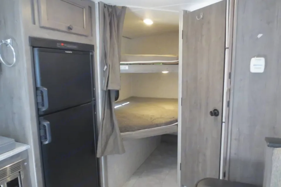 'Annie' 2019 Coachmen Forest River Apex Nano ACO1945