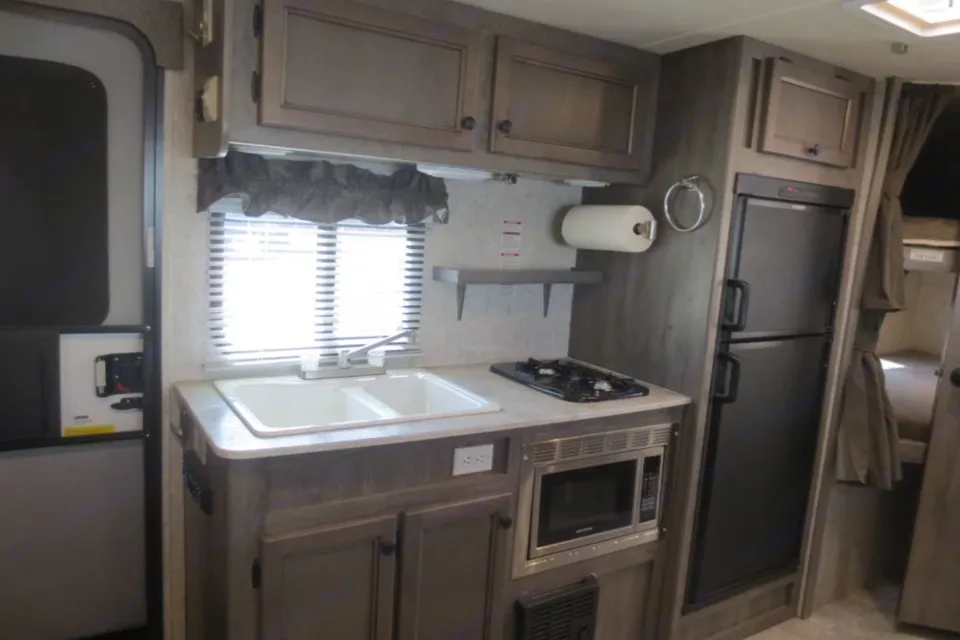 'Annie' 2019 Coachmen Forest River Apex Nano ACO1945