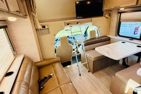 ‘Beddy White’ Thor Coleman 30CM Class C - Sleeps 8