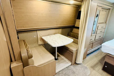 ‘Beddy White’ Thor Coleman 30CM Class C - Sleeps 8