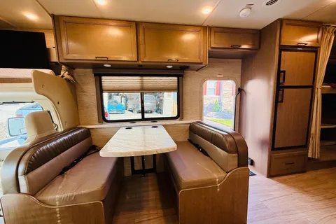 ‘Beddy White’ Thor Coleman 30CM Class C - Sleeps 8