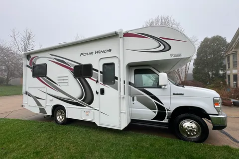 John's 2021 Thor Motor Coach Four Winds 22E