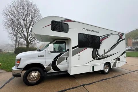 John's 2021 Thor Motor Coach Four Winds 22E