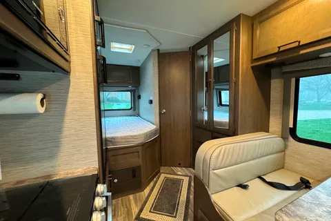 John's 2021 Thor Motor Coach Four Winds 22E
