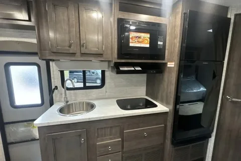 2025 Jayco Redhawk 22CF sleeps 6