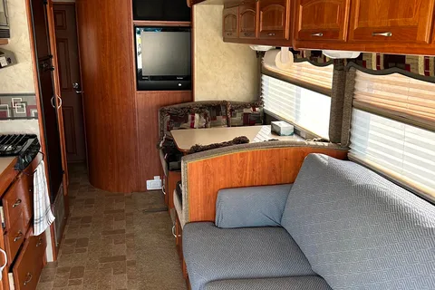 RC’s Monaco Safari 330 Class A