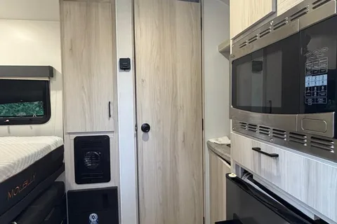 Cozy Couple’s Camper | Winnebago Hike 100 | Pet Friendly + Easy Tow