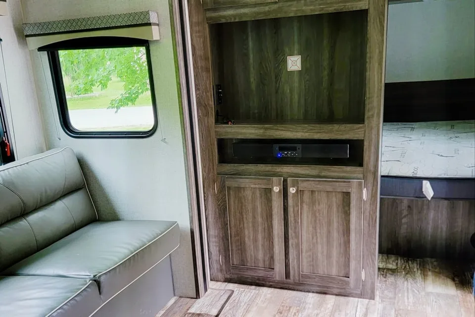 Tammy's Starcraft Autumn Ridge 27bh Travel Trailer
