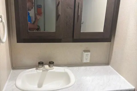 PLUSH & ROOMY 26' RV FOR TWO!(Can Sleep 3)