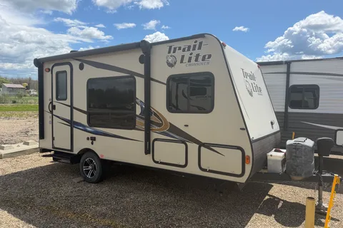 08 - 2017 - TRAIL LITE- 3000lbs - SLEEPS 4