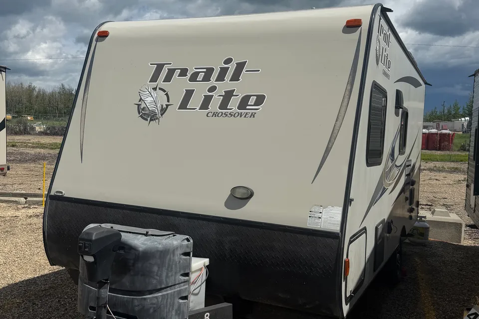 08 - 2017 - TRAIL LITE- 3000lbs - SLEEPS 4