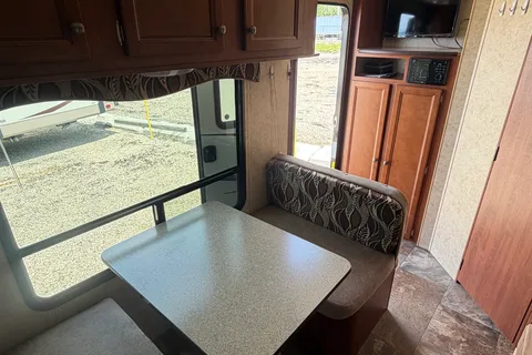 08 - 2017 - TRAIL LITE- 3000lbs - SLEEPS 4
