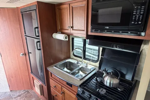 08 - 2017 - TRAIL LITE- 3000lbs - SLEEPS 4