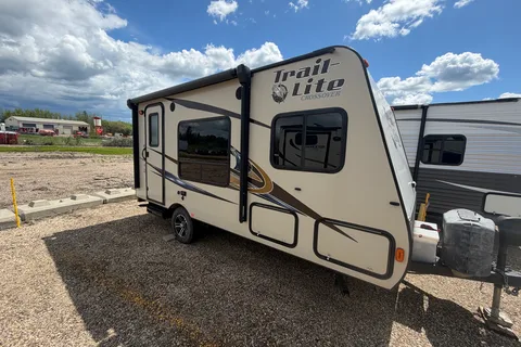 08 - 2017 - TRAIL LITE- 3000lbs - SLEEPS 4