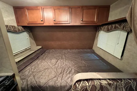 08 - 2017 - TRAIL LITE- 3000lbs - SLEEPS 4