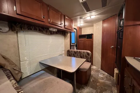 08 - 2017 - TRAIL LITE- 3000lbs - SLEEPS 4