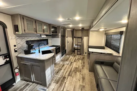 Adventure Headquarters 🧭 JANY2553