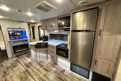 Adventure Headquarters 🧭 JANY2553