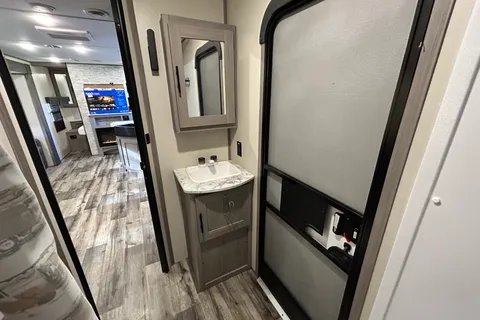 Adventure Headquarters 🧭 JANY2553