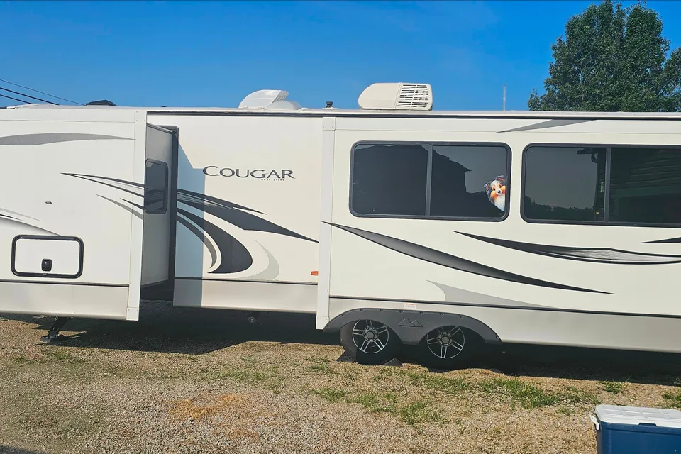 Larry's Keystone cougar Travel Trailer