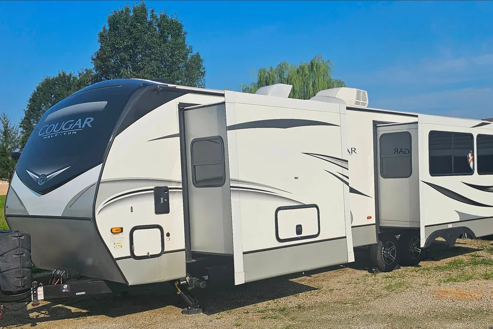 Larry's Keystone cougar Travel Trailer