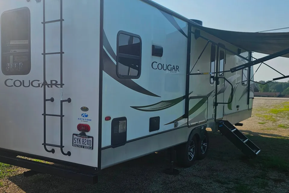 Larry's Keystone cougar Travel Trailer