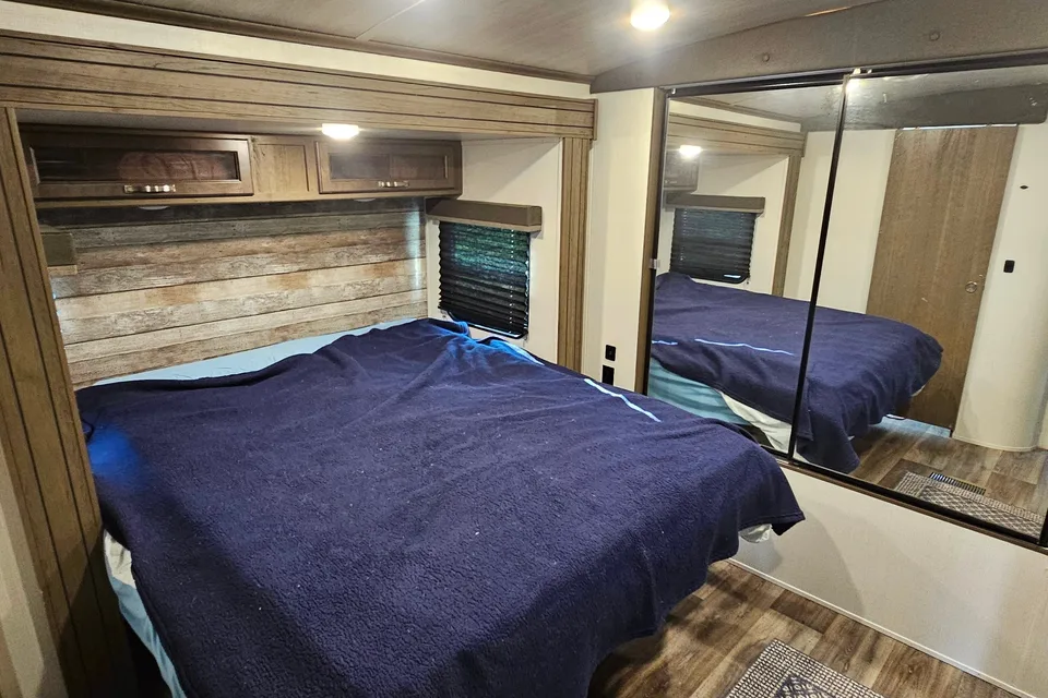 Larry's Keystone cougar Travel Trailer