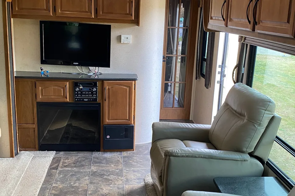 Ken’s Outdoors RV Manufacturing 280RKS Travel Trailer