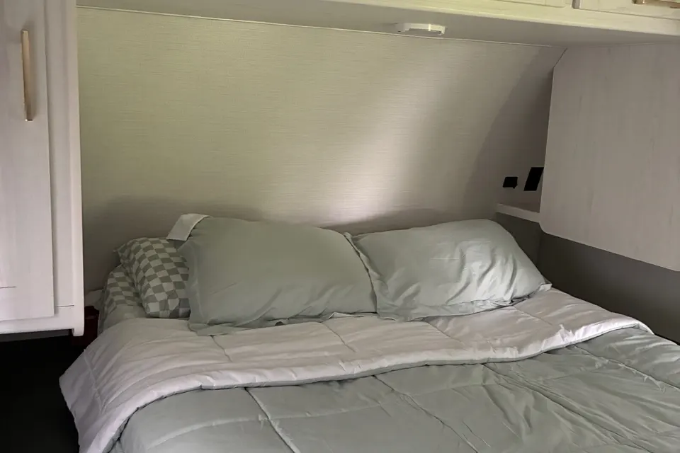 2024 Eddie Bauer BH — We Deliver & Set Up, Sleeps 10”