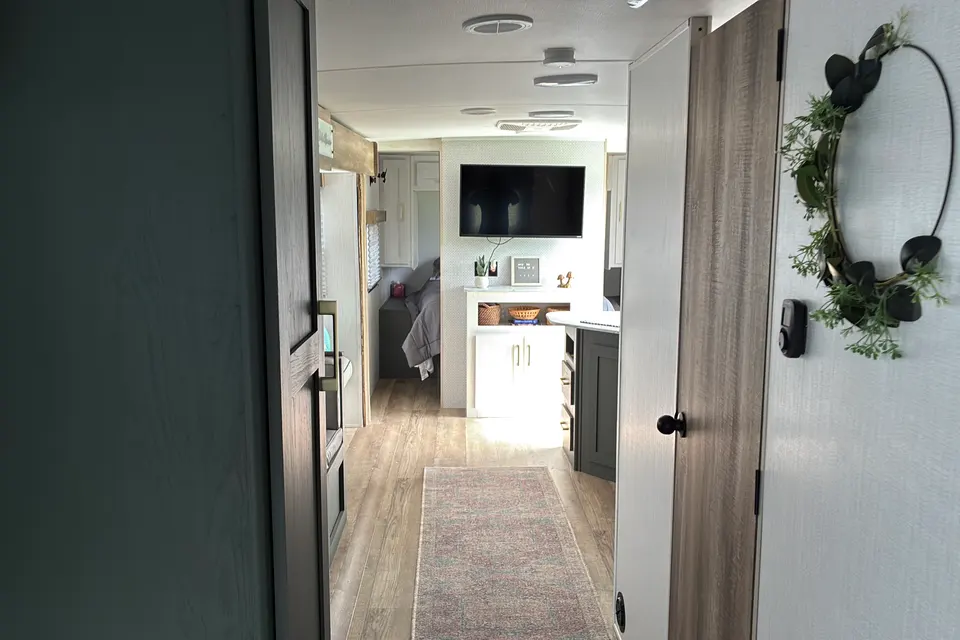 2024 Eddie Bauer BH — We Deliver & Set Up, Sleeps 10”