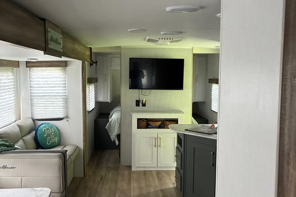2024 Eddie Bauer BH — We Deliver & Set Up, Sleeps 10”