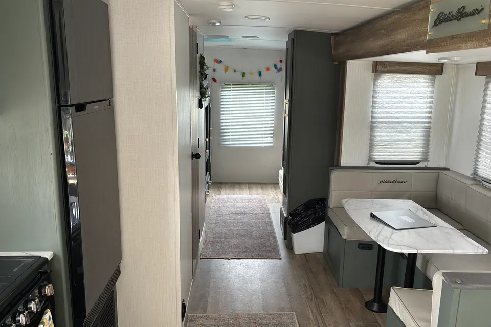 2024 Eddie Bauer BH — We Deliver & Set Up, Sleeps 10”