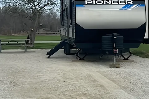 Bobby's Heartland Pioneer QB300 Travel Trailer