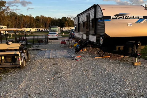 Bobby's Heartland Pioneer QB300 Travel Trailer