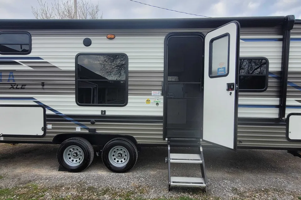 Amanda's Palomino Puma Travel Trailer