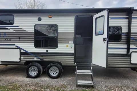 Amanda's Palomino Puma Travel Trailer