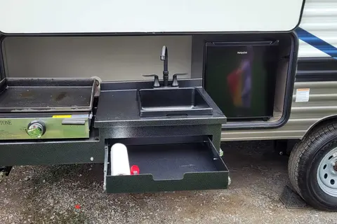 Amanda's Palomino Puma Travel Trailer