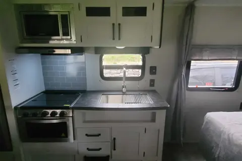 Amanda's Palomino Puma Travel Trailer