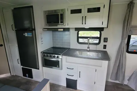Amanda's Palomino Puma Travel Trailer