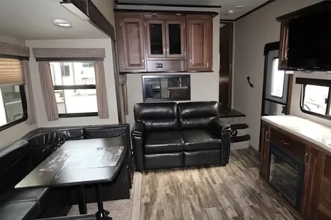 Milan & Jen’s Grand Design Reflection 28BH Fifth Wheel