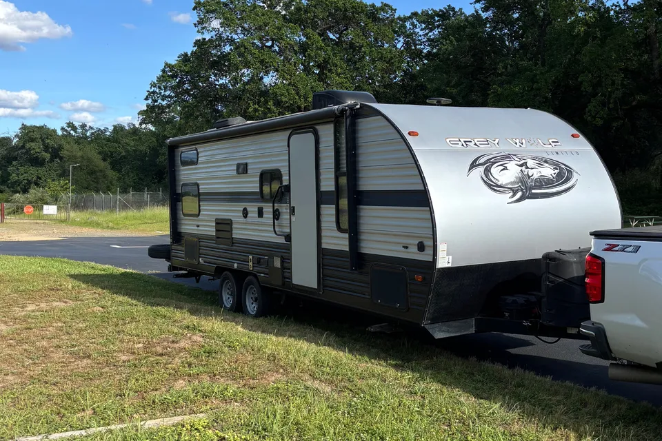 25 ft Fully Loaded Super Lightweight Boondock-Off Grid Ready Trailer