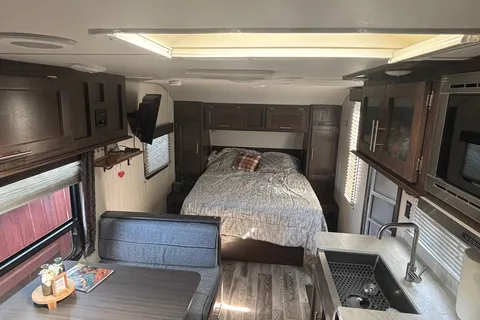25 ft Fully Loaded Super Lightweight Boondock-Off Grid Ready Trailer