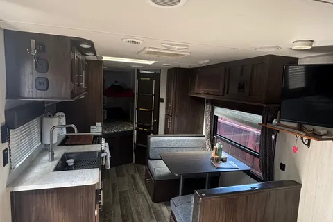 25 ft Fully Loaded Super Lightweight Boondock-Off Grid Ready Trailer