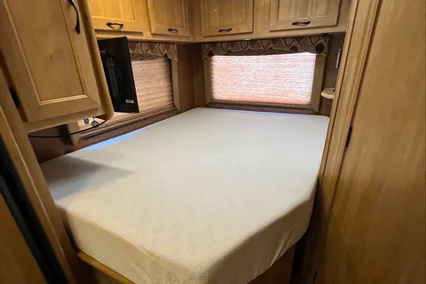 Spacious, Modern and Solar! 2016 Coachmen Freelander