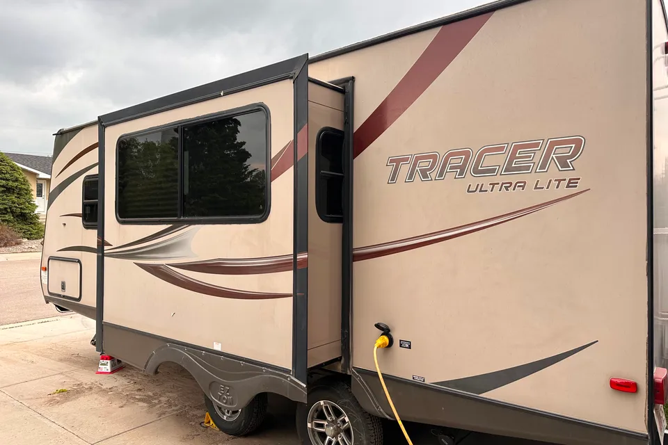 Travelling Tracer Tracey